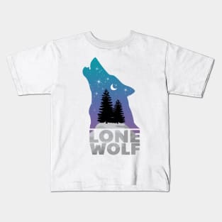 Howling wolf at the moon Kids T-Shirt